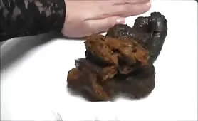Brunette babe shitting