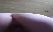Bubble butt babe shitting on her knees